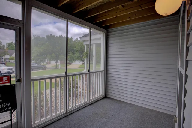 $179,000 | 920 Oakbrook Drive, Jackson, MI 49203