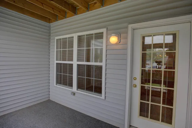 $179,000 | 920 Oakbrook Drive, Jackson, MI 49203