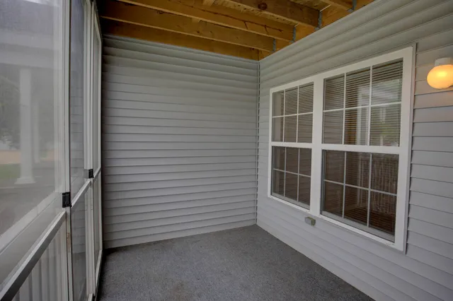 $179,000 | 920 Oakbrook Drive, Jackson, MI 49203