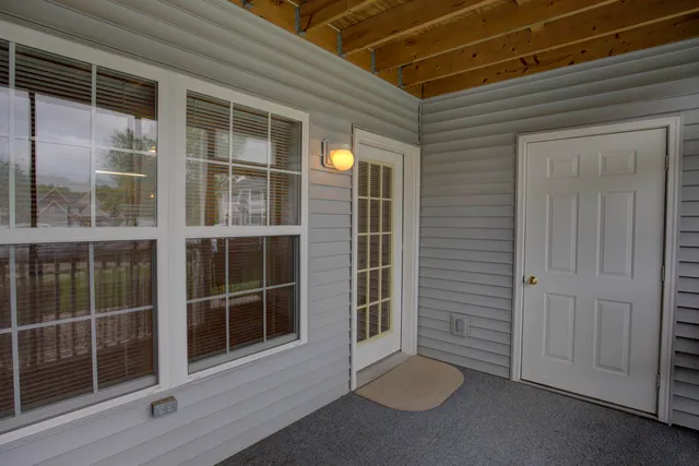 $179,000 | 920 Oakbrook Drive, Jackson, MI 49203