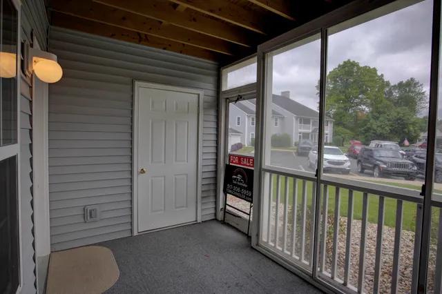 $179,000 | 920 Oakbrook Drive, Jackson, MI 49203