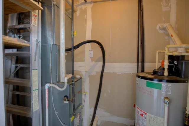 $179,000 | 920 Oakbrook Drive, Jackson, MI 49203