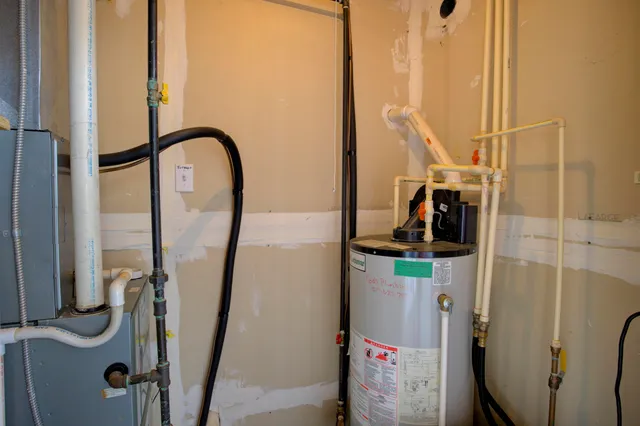 $179,000 | 920 Oakbrook Drive, Jackson, MI 49203