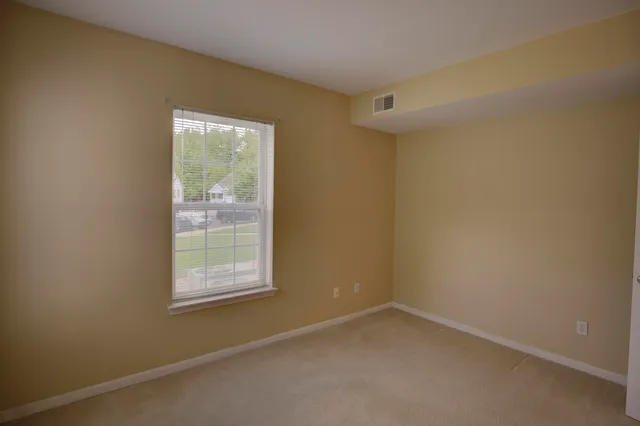 $179,000 | 920 Oakbrook Drive, Jackson, MI 49203