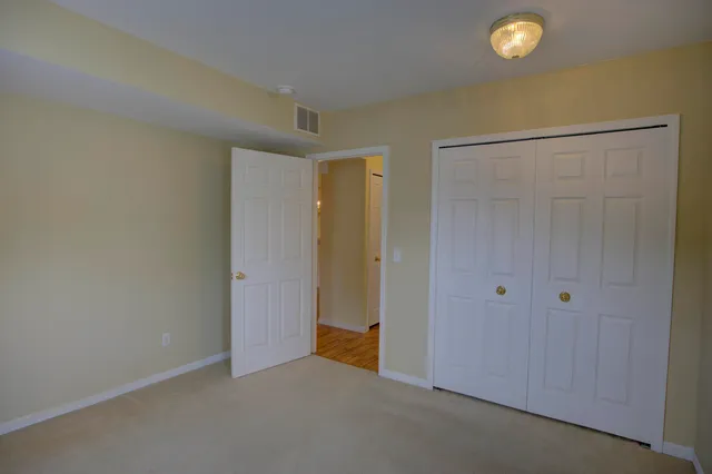 $179,000 | 920 Oakbrook Drive, Jackson, MI 49203