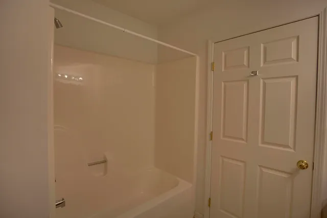 $179,000 | 920 Oakbrook Drive, Jackson, MI 49203