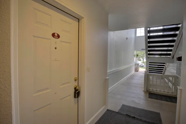 $179,000 | 920 Oakbrook Drive, Jackson, MI 49203