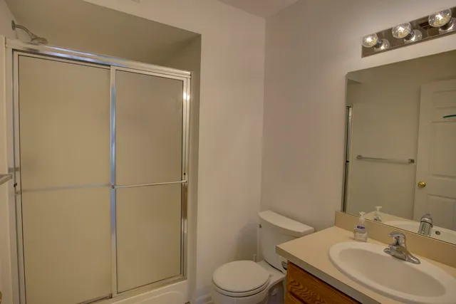 $179,000 | 920 Oakbrook Drive, Jackson, MI 49203