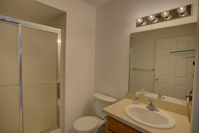 $179,000 | 920 Oakbrook Drive, Jackson, MI 49203