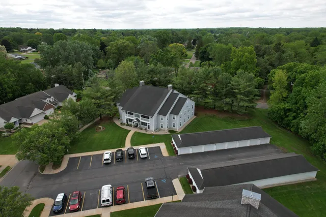 $179,000 | 920 Oakbrook Drive, Jackson, MI 49203