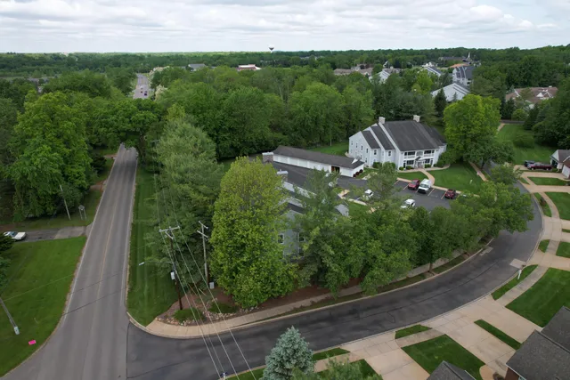 $179,000 | 920 Oakbrook Drive, Jackson, MI 49203