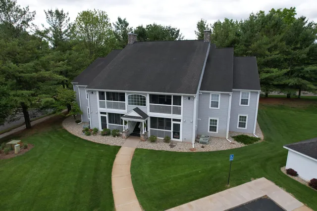 $179,000 | 920 Oakbrook Drive, Jackson, MI 49203