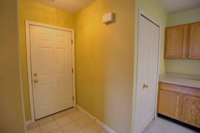 $179,000 | 920 Oakbrook Drive, Jackson, MI 49203