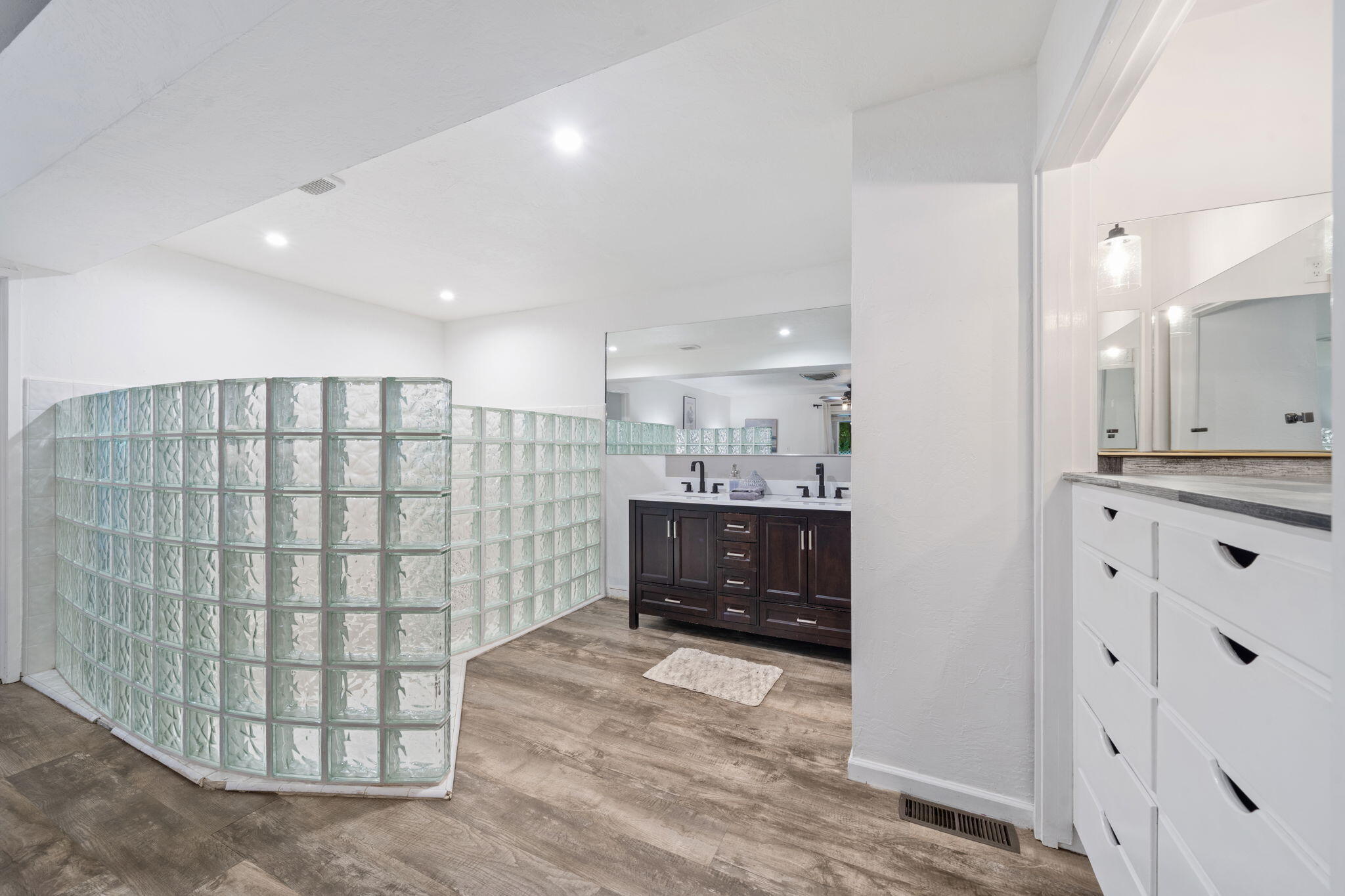 3317 Riverside Drive Anderson, CA 96007 - Photo 28 of 77 Bathroom
