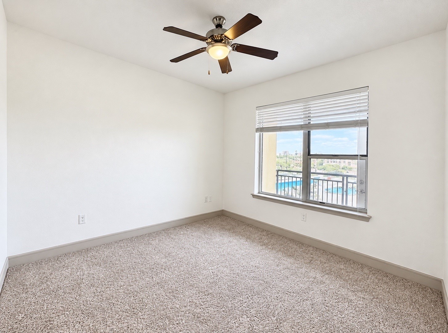 2111 Westheimer Road, Unit 1403 Houston, TX 77098 - Photo 10 of 18 primary bedroom