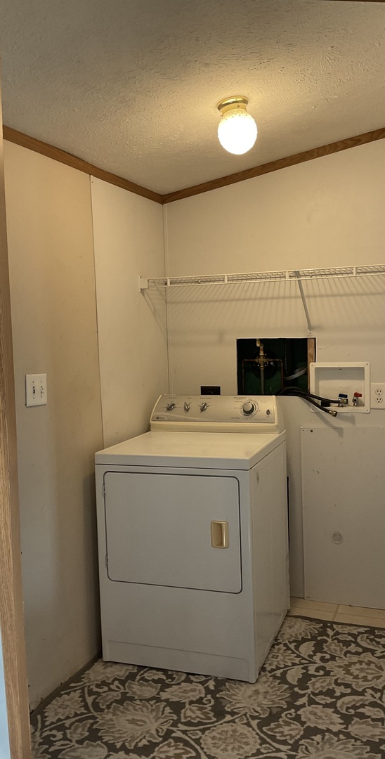 281 Misty Ridge Lakemoor, IL 60051 - Photo 6 of 16 a utility room with dryer and washer