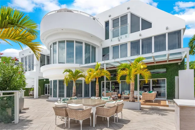 a view of outdoor space yard and patio