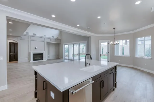 en empty room with windows and ceiling fan