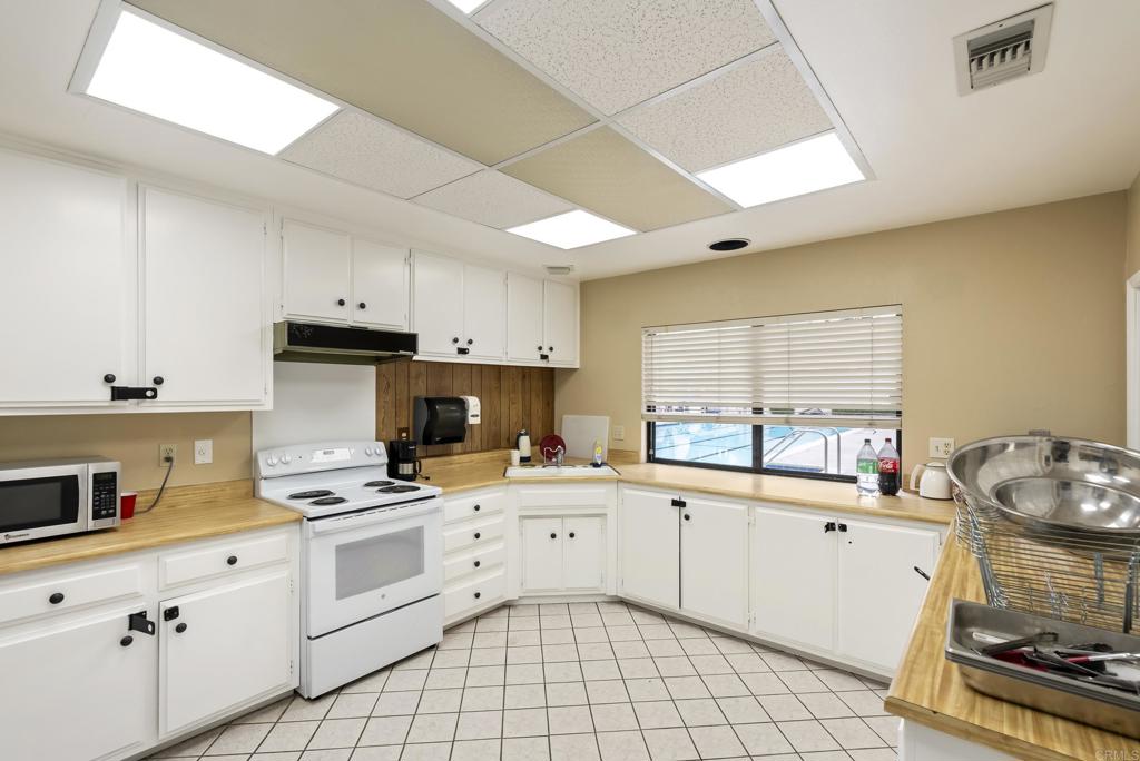 12188 Rancho Bernardo Road, Unit B San Diego, CA 92128 - Photo 32 of 38