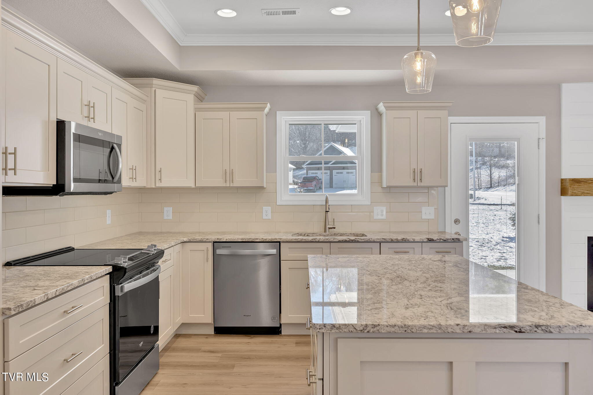 125 Ervin Loop Erwin, TN 37650 - Photo 12 of 44 10-web-or-mls-217A1840