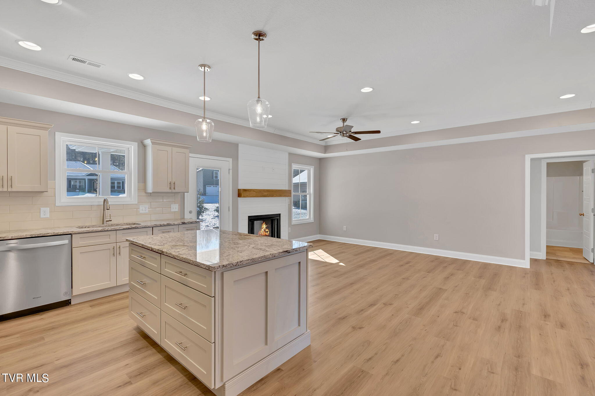 125 Ervin Loop Erwin, TN 37650 - Photo 13 of 44 11-web-or-mls-217A1845