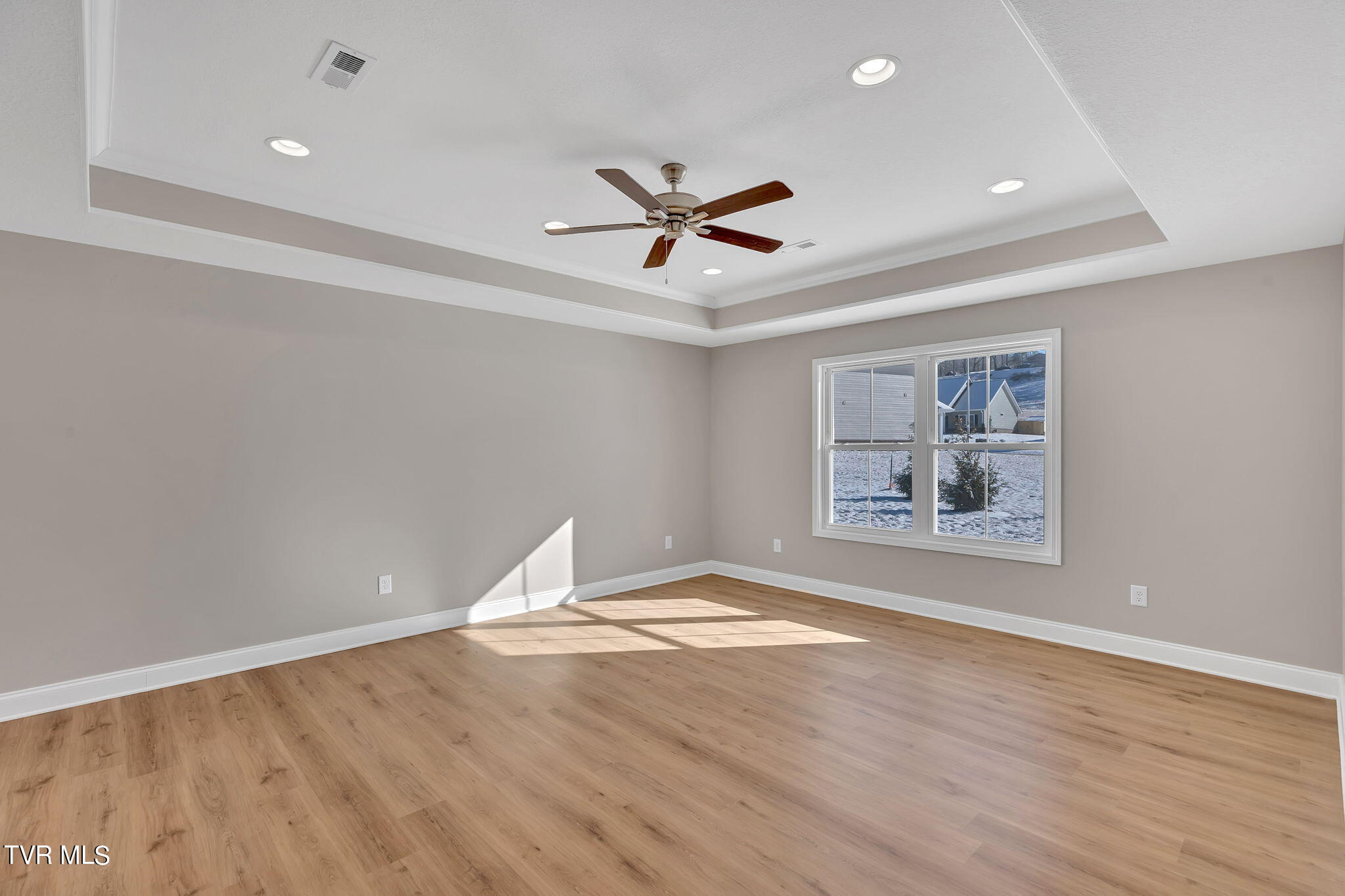 125 Ervin Loop Erwin, TN 37650 - Photo 14 of 44 12-web-or-mls-217A1855