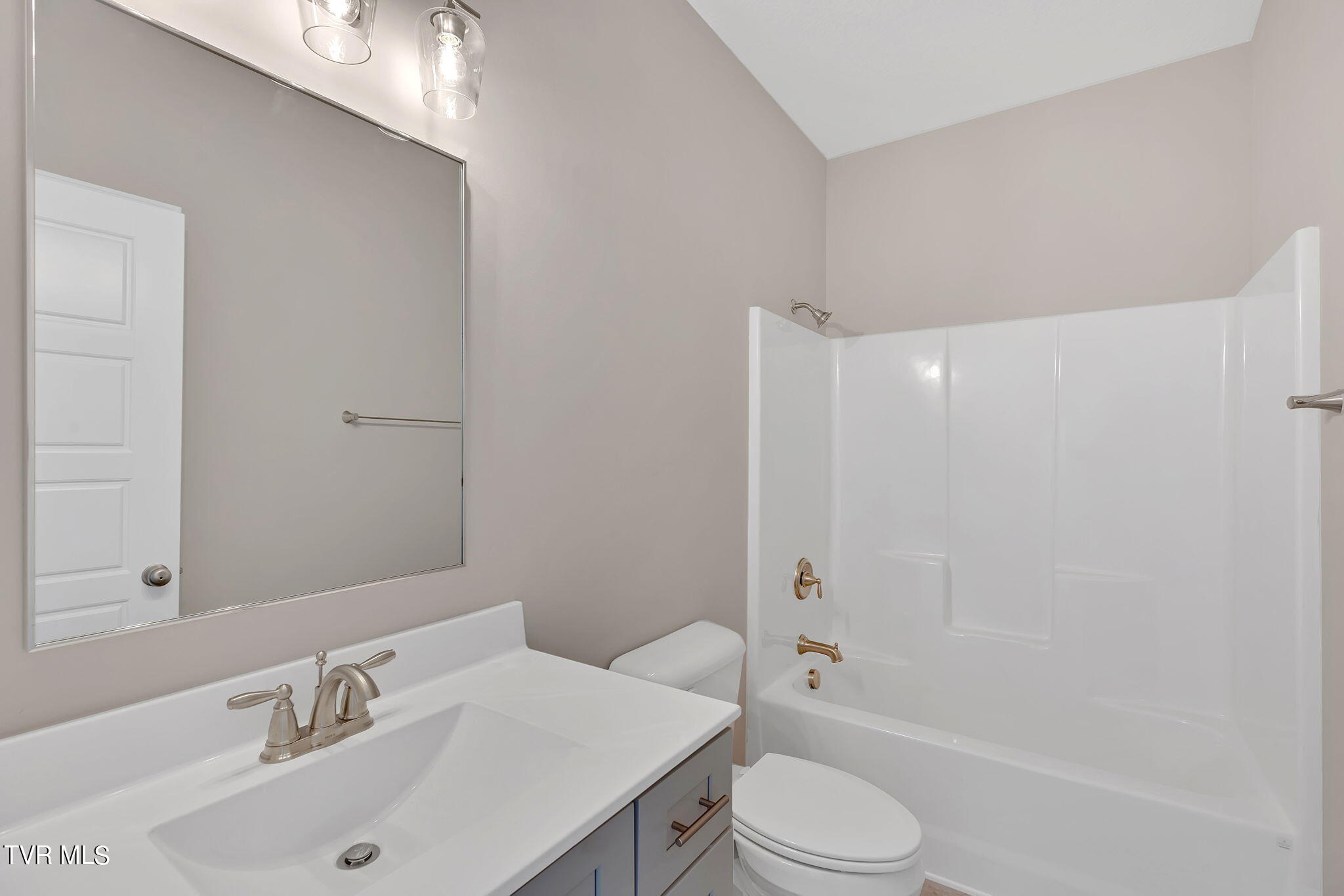 125 Ervin Loop Erwin, TN 37650 - Photo 20 of 44 20-web-or-mls-217A1895