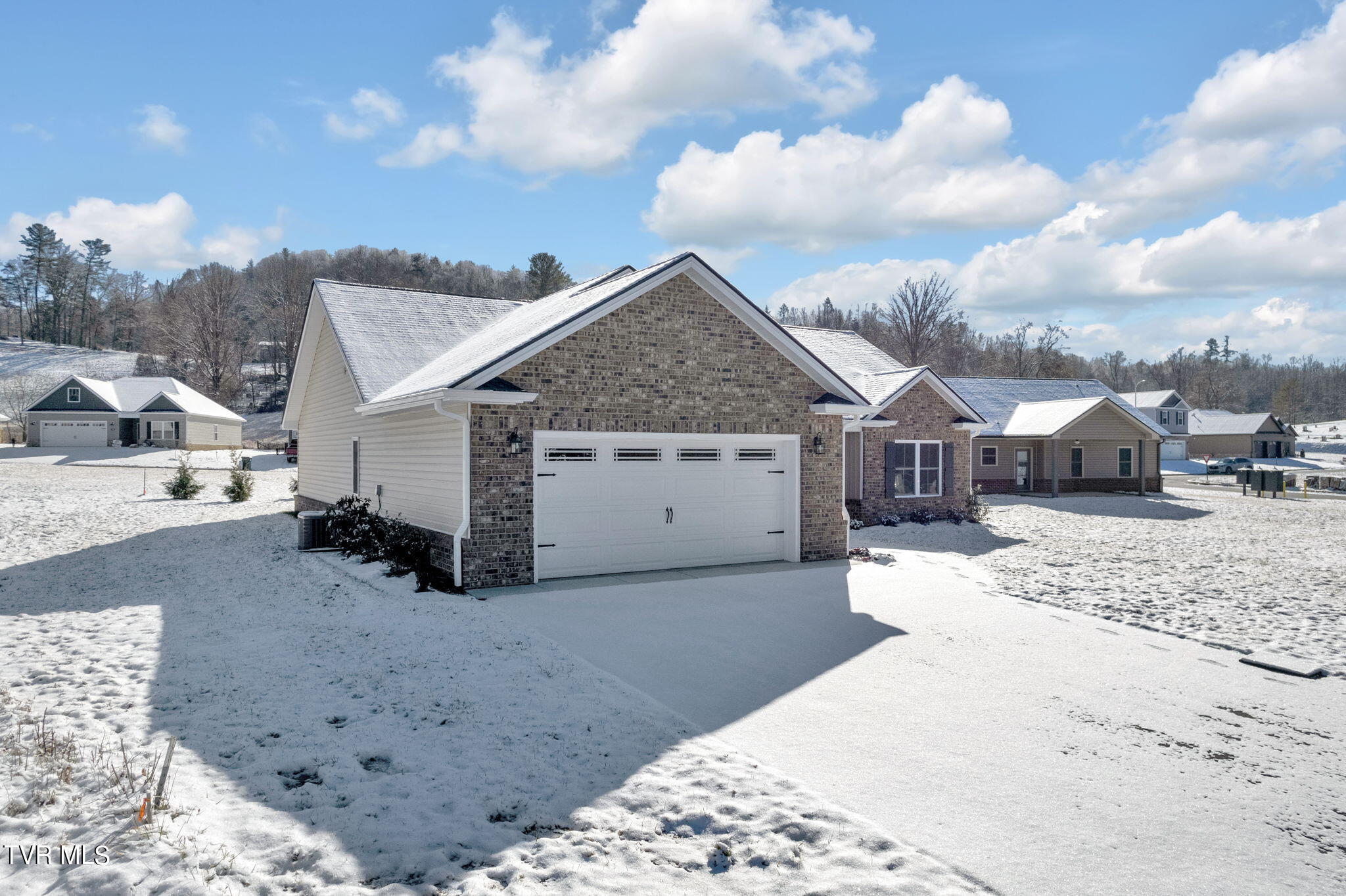 125 Ervin Loop Erwin, TN 37650 - Photo 31 of 44 28-web-or-mls-DJI_0153