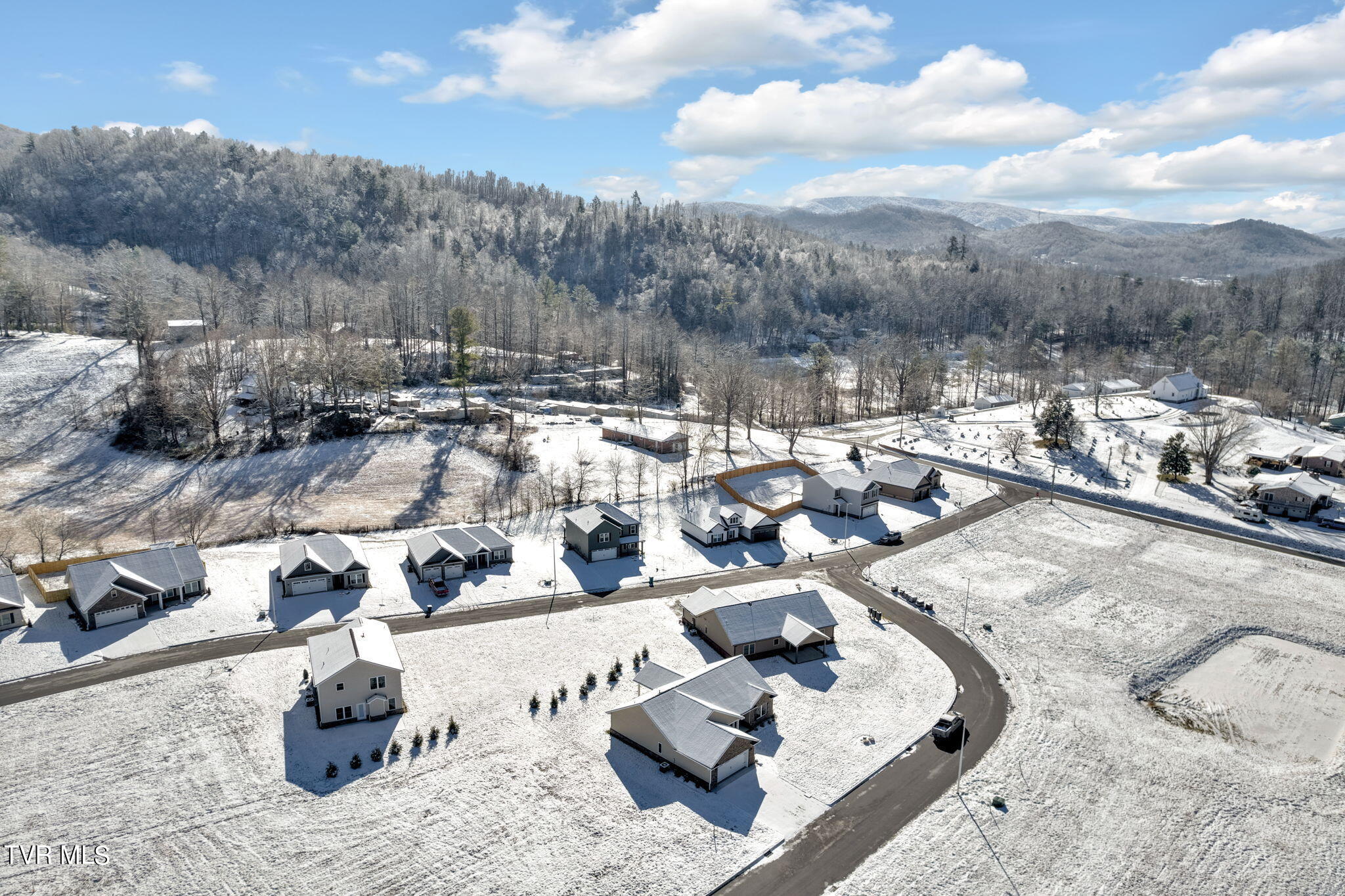 125 Ervin Loop Erwin, TN 37650 - Photo 34 of 44 31-web-or-mls-DJI_0228