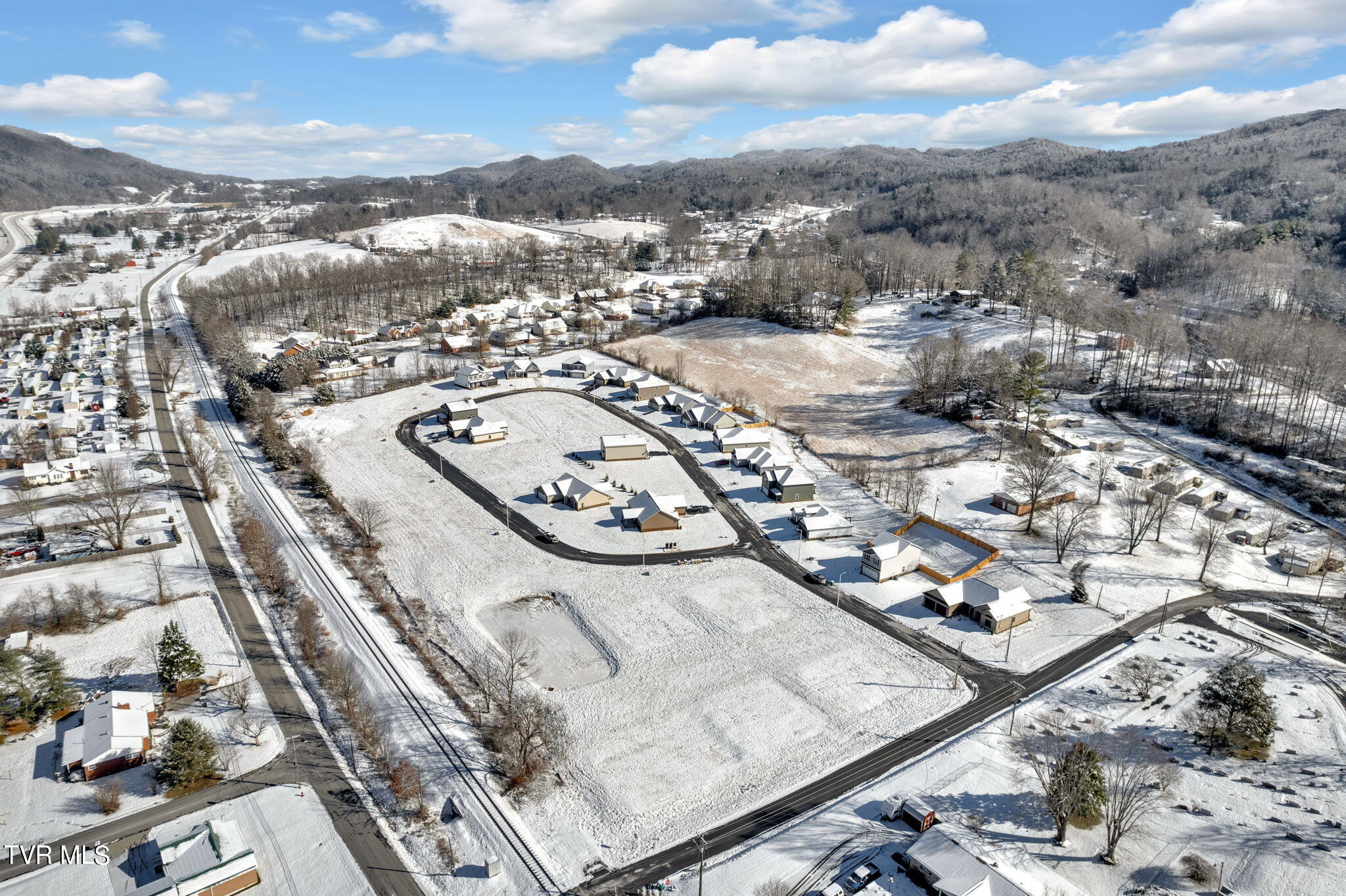 125 Ervin Loop Erwin, TN 37650 - Photo 37 of 44 34-web-or-mls-DJI_0249