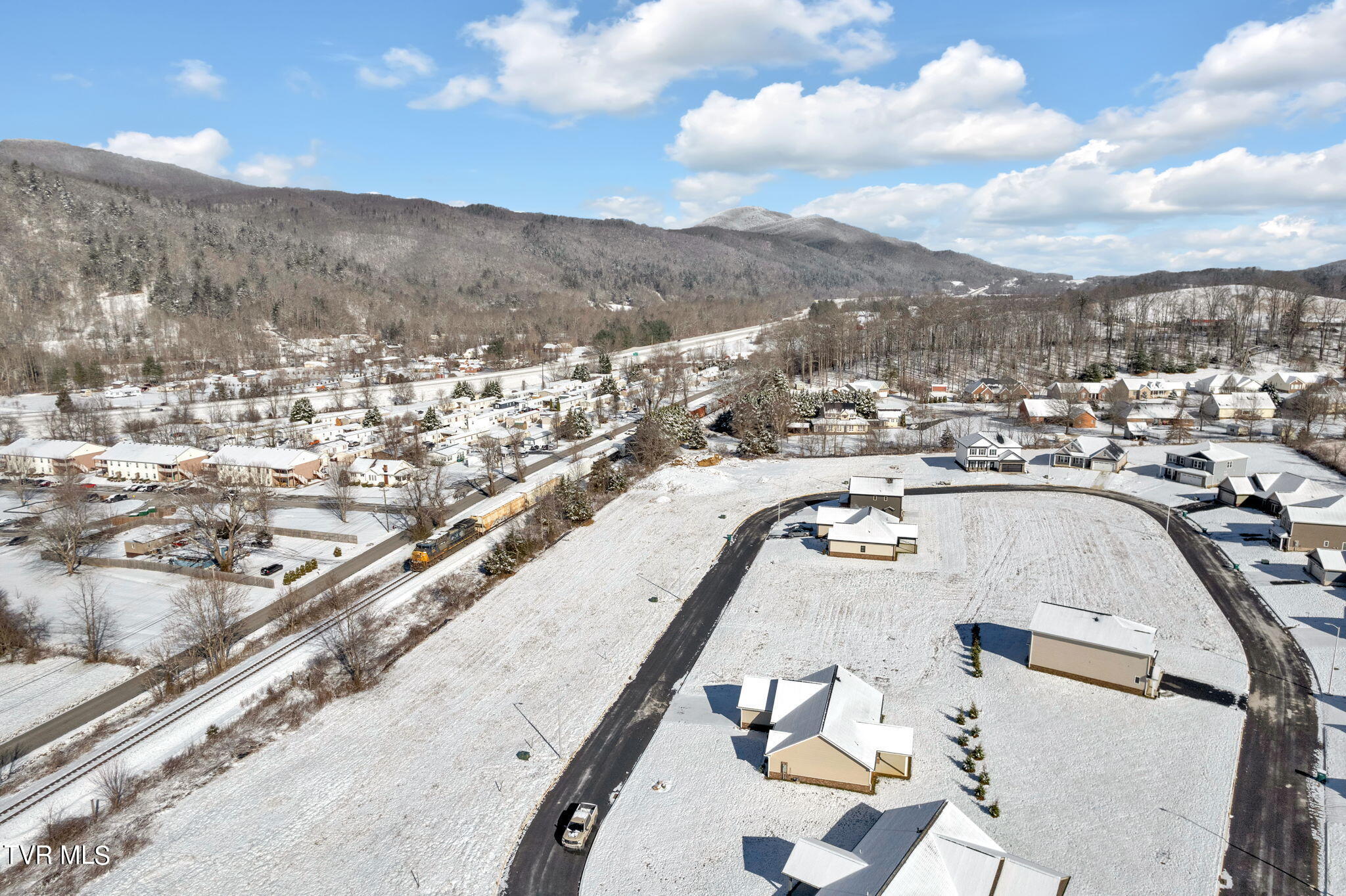 125 Ervin Loop Erwin, TN 37650 - Photo 38 of 44 35-web-or-mls-DJI_0243