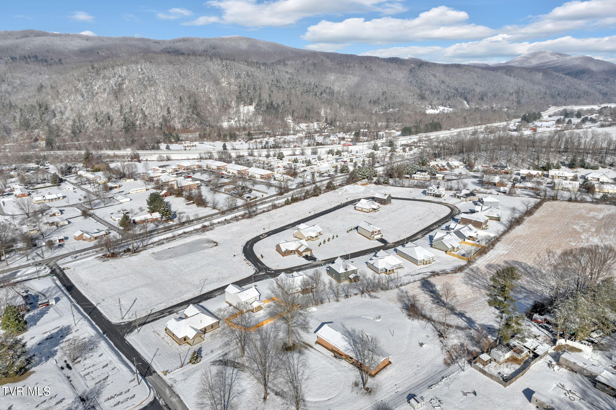 125 Ervin Loop Erwin, TN 37650 - Photo 39 of 44 36-web-or-mls-DJI_0254