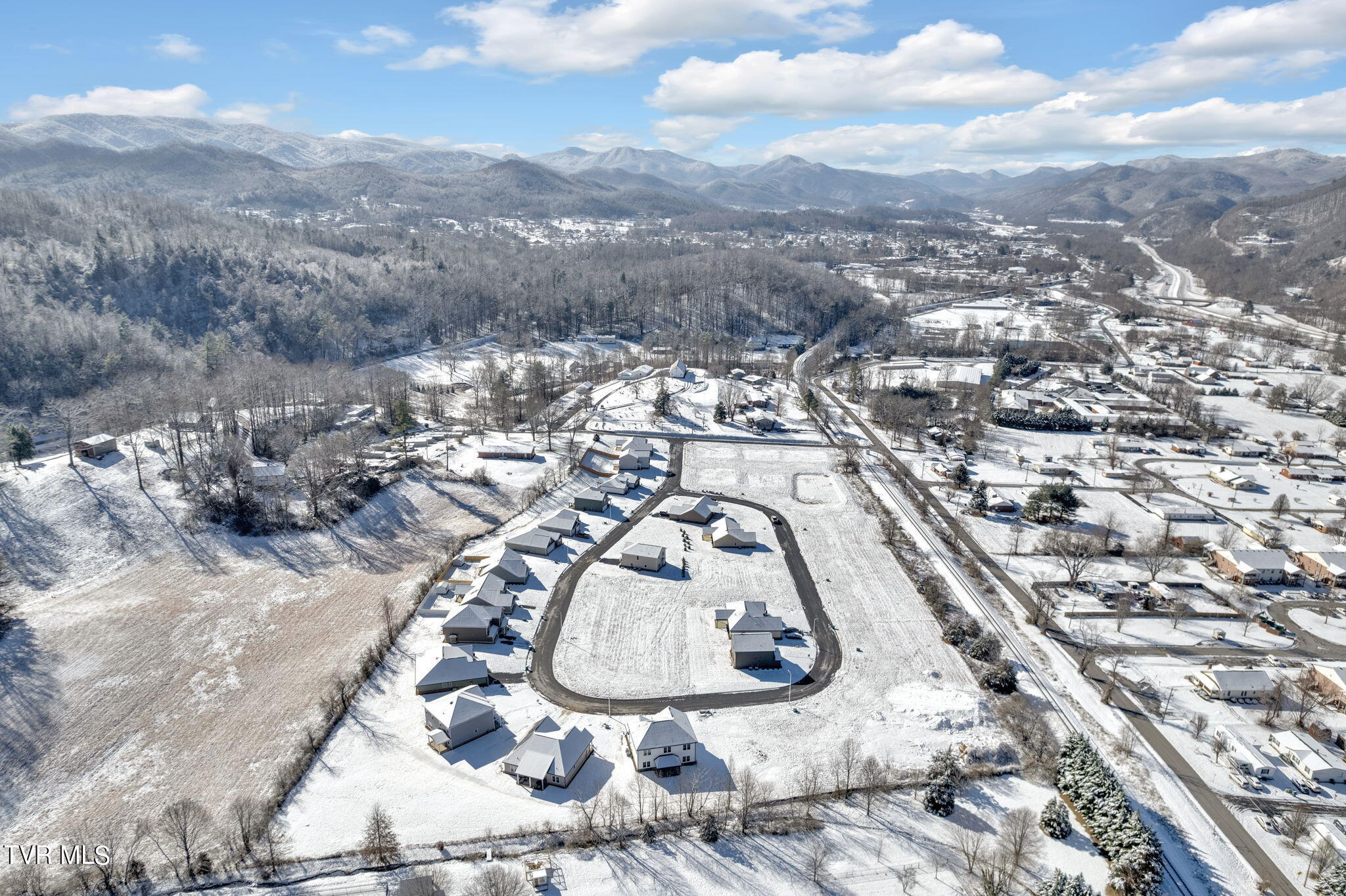 125 Ervin Loop Erwin, TN 37650 - Photo 41 of 44 38-web-or-mls-DJI_0264