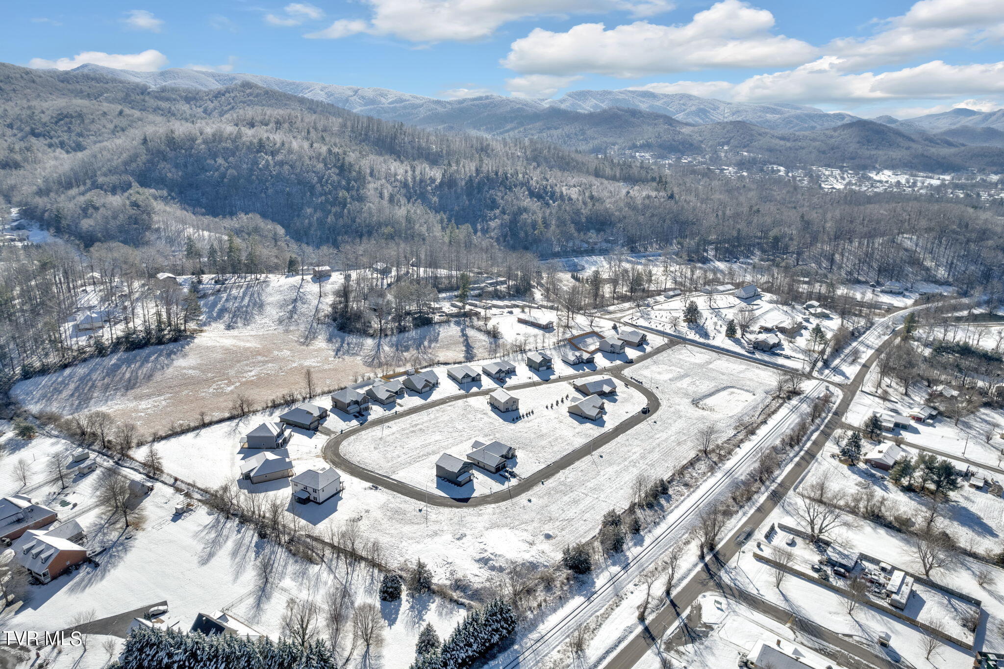 125 Ervin Loop Erwin, TN 37650 - Photo 42 of 44 39-web-or-mls-DJI_0269