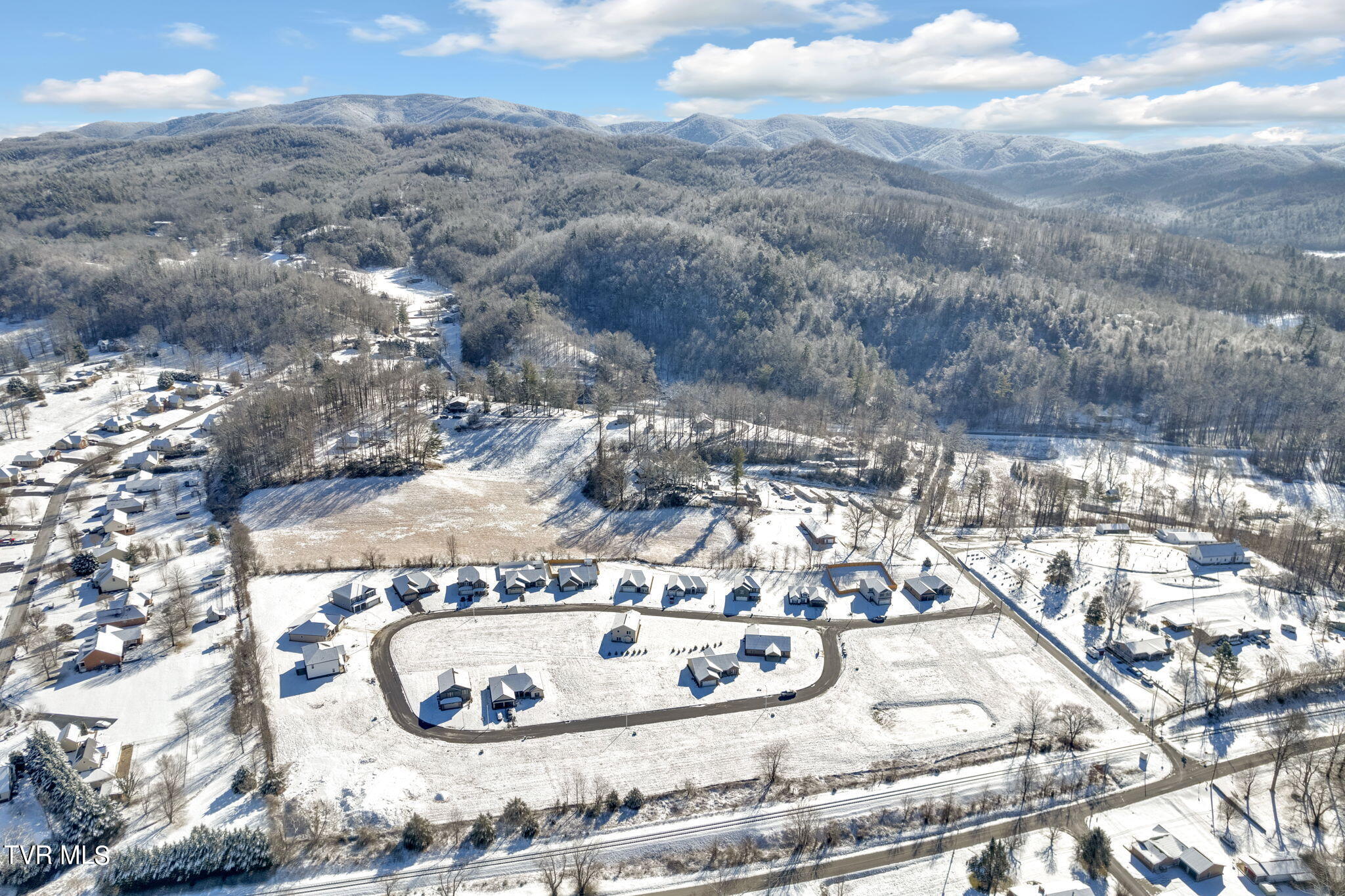 125 Ervin Loop Erwin, TN 37650 - Photo 43 of 44 40-web-or-mls-DJI_0274