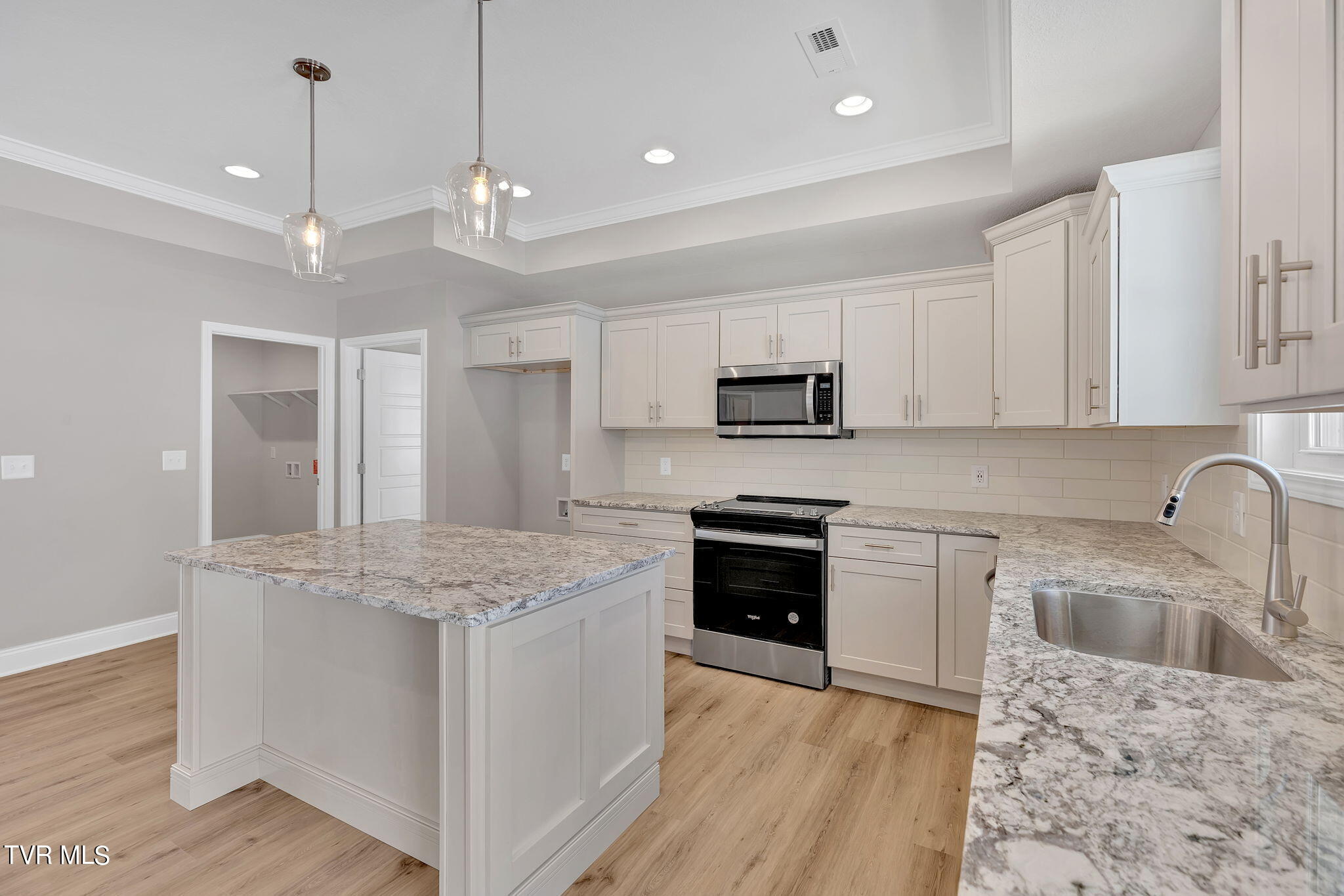 125 Ervin Loop Erwin, TN 37650 - Photo 9 of 44 7-web-or-mls-217A1825