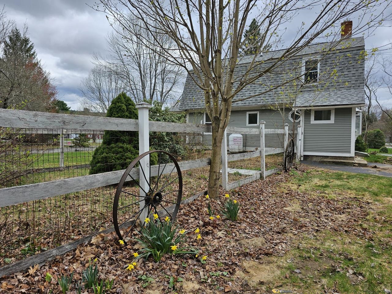 2 Lockwood Avenue Springfield, VT 05156 - Photo 4 of 40