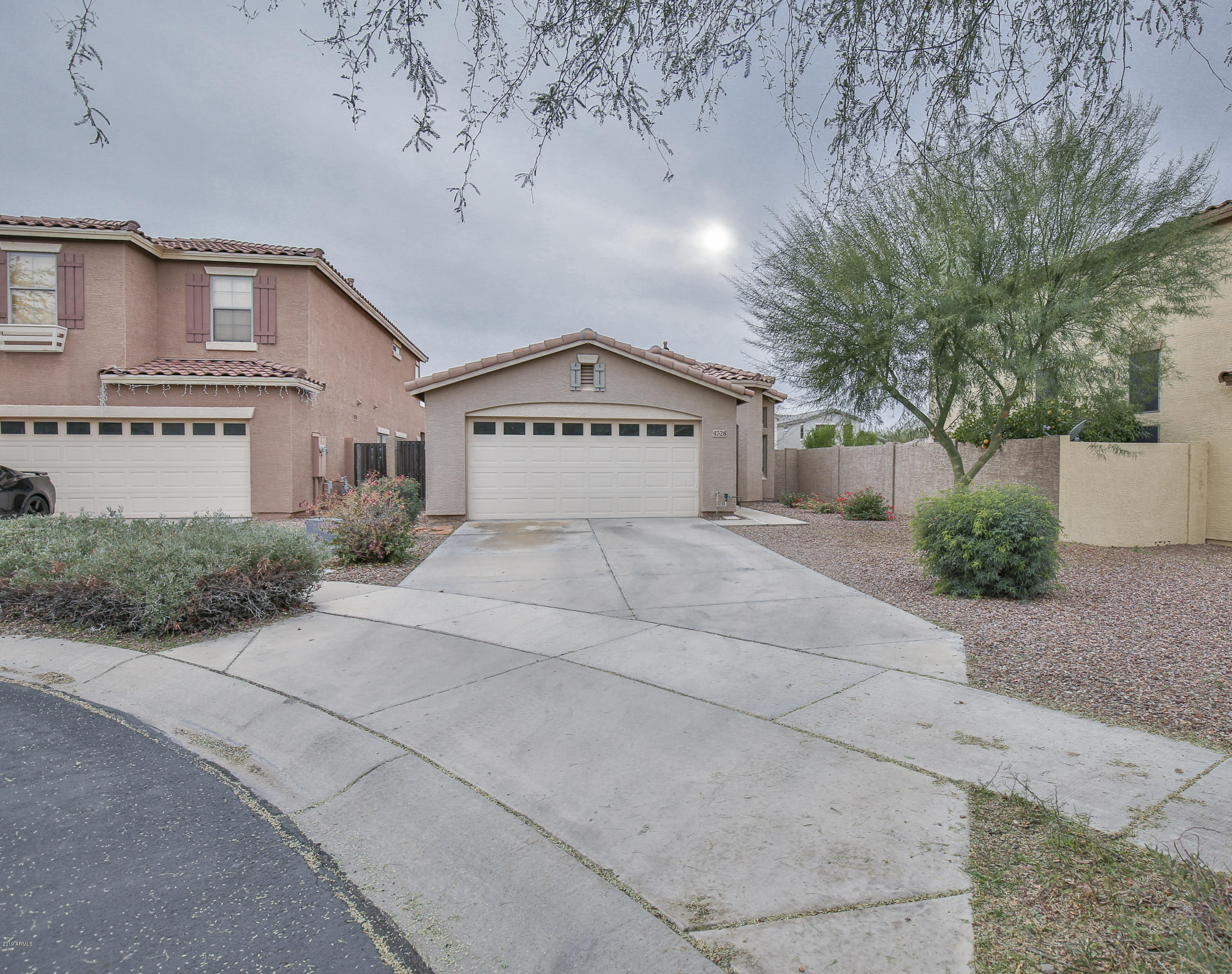 4328 South Rim Court Gilbert, AZ 85297 - Photo 8 of 36
