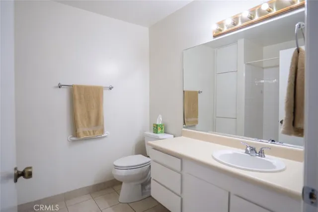 $319,000 | 327 Chestnut Hill Court, Unit 22, Thousand Oaks, CA 91360