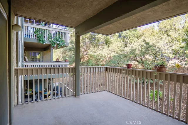 $319,000 | 327 Chestnut Hill Court, Unit 22, Thousand Oaks, CA 91360