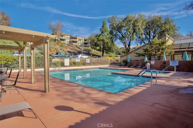 $319,000 | 327 Chestnut Hill Court, Unit 22, Thousand Oaks, CA 91360