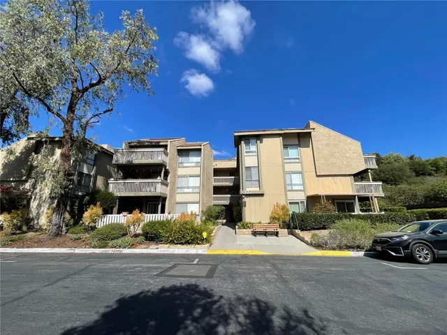 $319,000 | 327 Chestnut Hill Court, Unit 22, Thousand Oaks, CA 91360