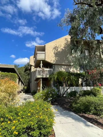 $319,000 | 327 Chestnut Hill Court, Unit 22, Thousand Oaks, CA 91360