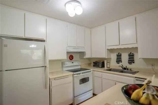 $319,000 | 327 Chestnut Hill Court, Unit 22, Thousand Oaks, CA 91360