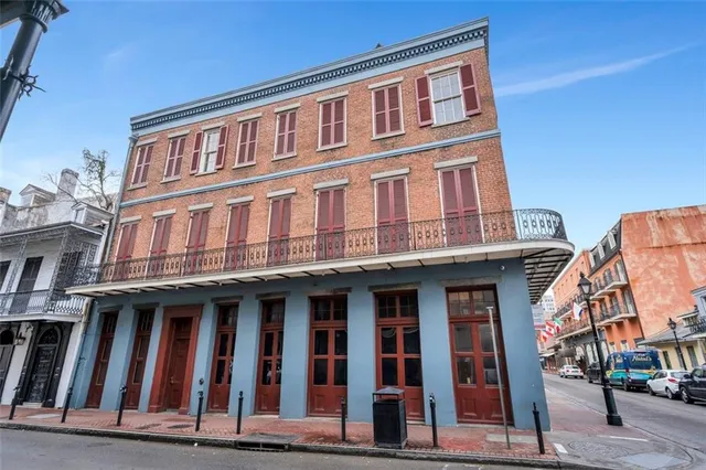 $1,050 | 438 Dauphine Street, Unit 1B, New Orleans, LA 70112