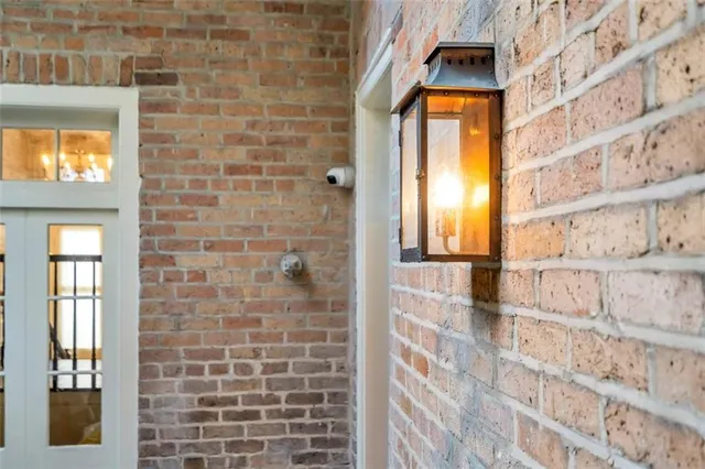 $1,050 | 438 Dauphine Street, Unit 1B, New Orleans, LA 70112