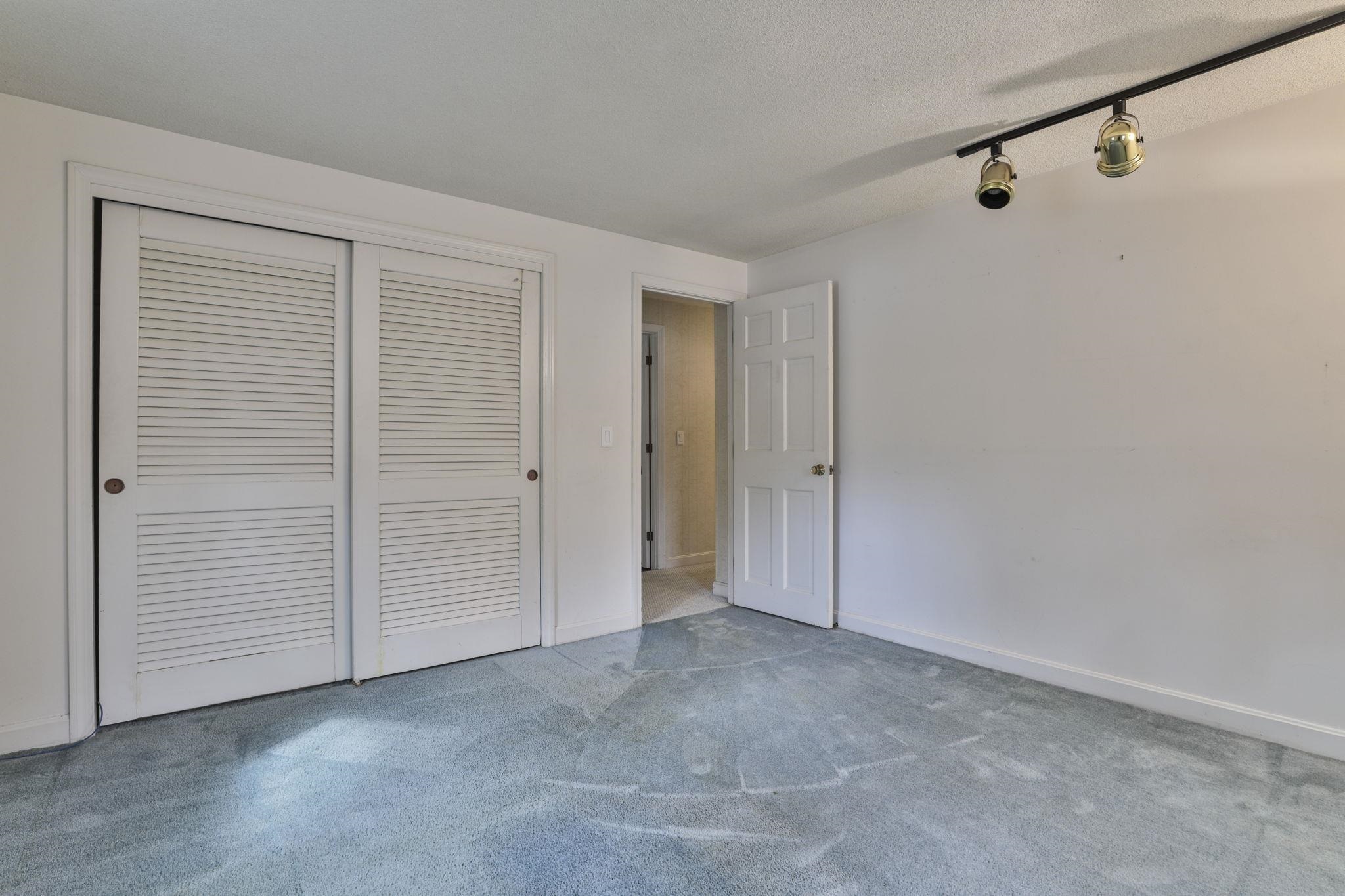 77 Dunbarton Drive Nashua, NH 03063 - Photo 38 of 51