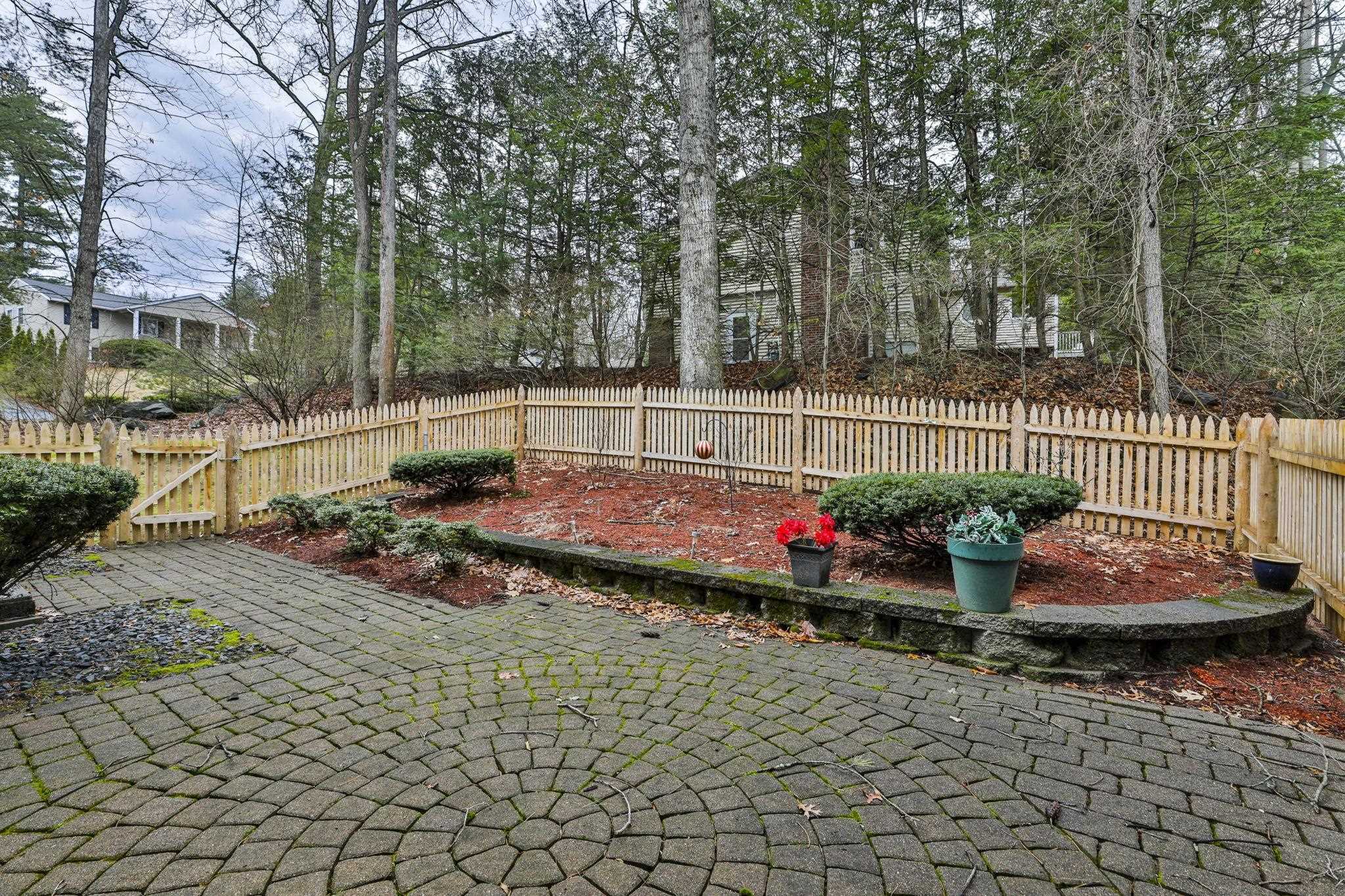 77 Dunbarton Drive Nashua, NH 03063 - Photo 4 of 51