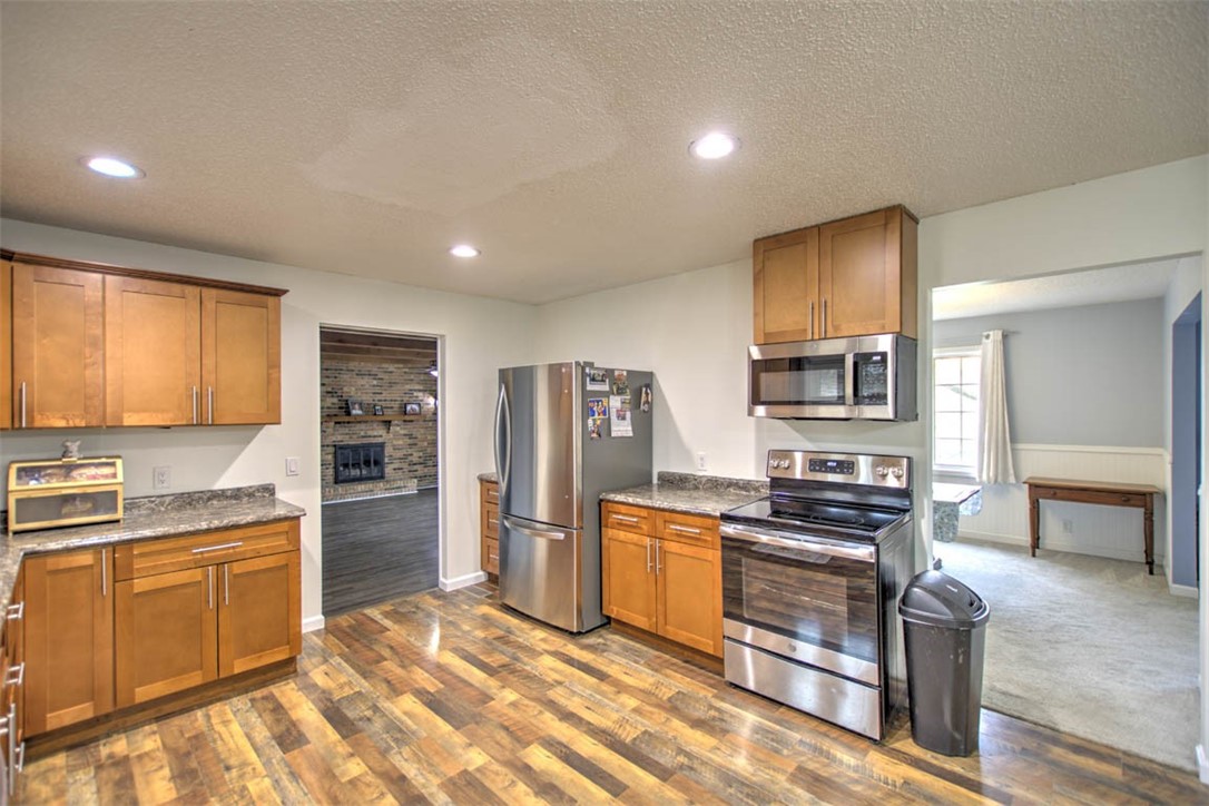 1740 Illini Drive Decatur, IL 62521 - Photo 17 of 36 Gallery Image 17
