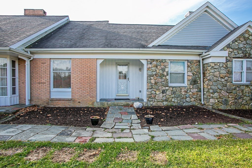 399 Marion Road Middleboro, MA 02346 - Photo 4 of 38
